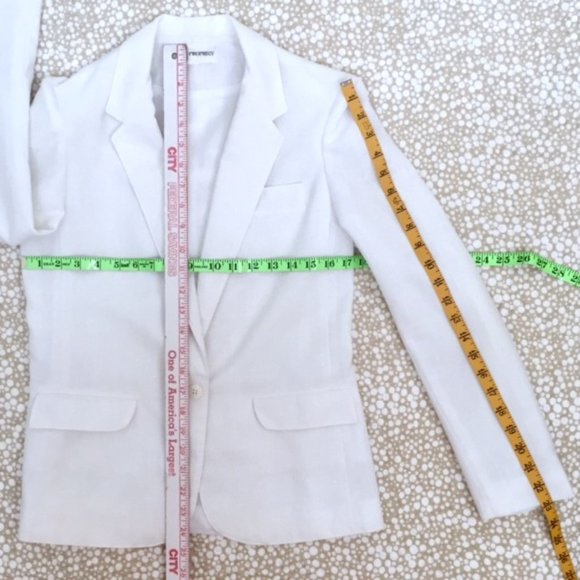 White Linen Style Blazer - Excellent Condition - Picture 2 of 7